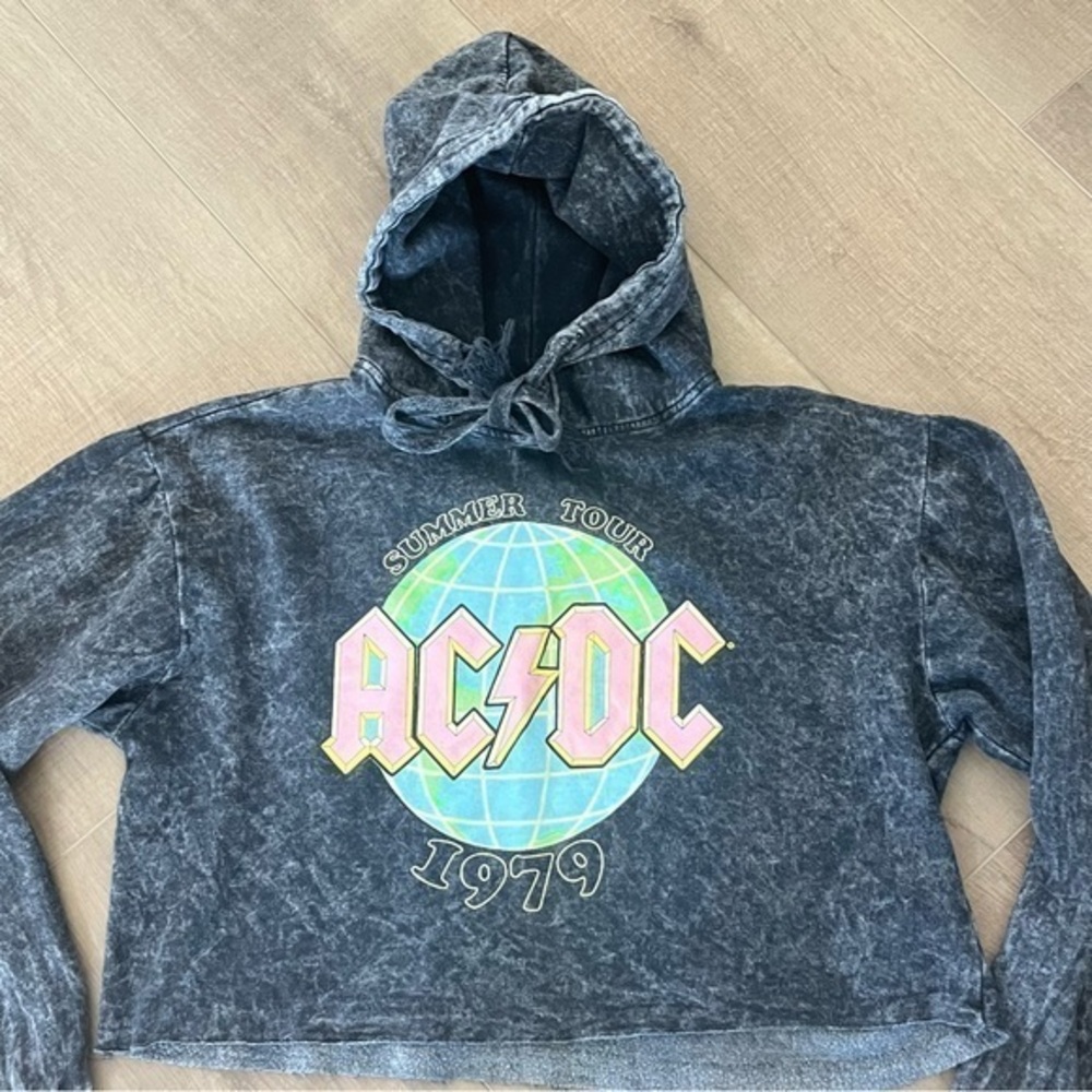 AC DC Summer Tour 1979 Crop Sweatshirt Hoodie Women Medium Acid Wash Great‎ - Picture 7 of 10
